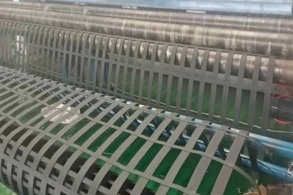 高韌性聚酯紗線集束土工格柵在機(jī)場(chǎng)路面中的應(yīng)用有哪些  第2張